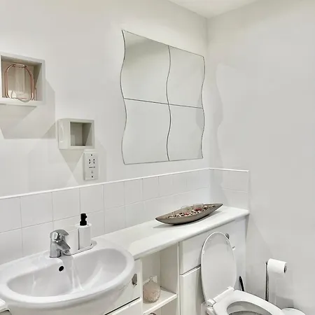 Stunning 2 Bed Flat With City Views Barking  Exterior photo