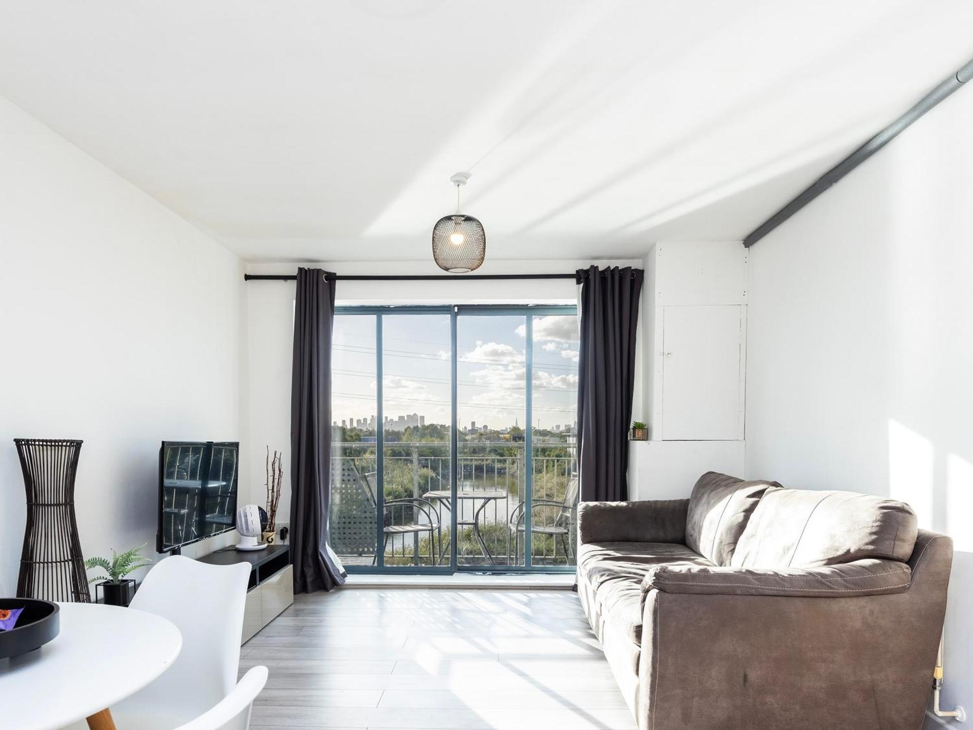 Apartment Stunning 2 Bed Flat With Views