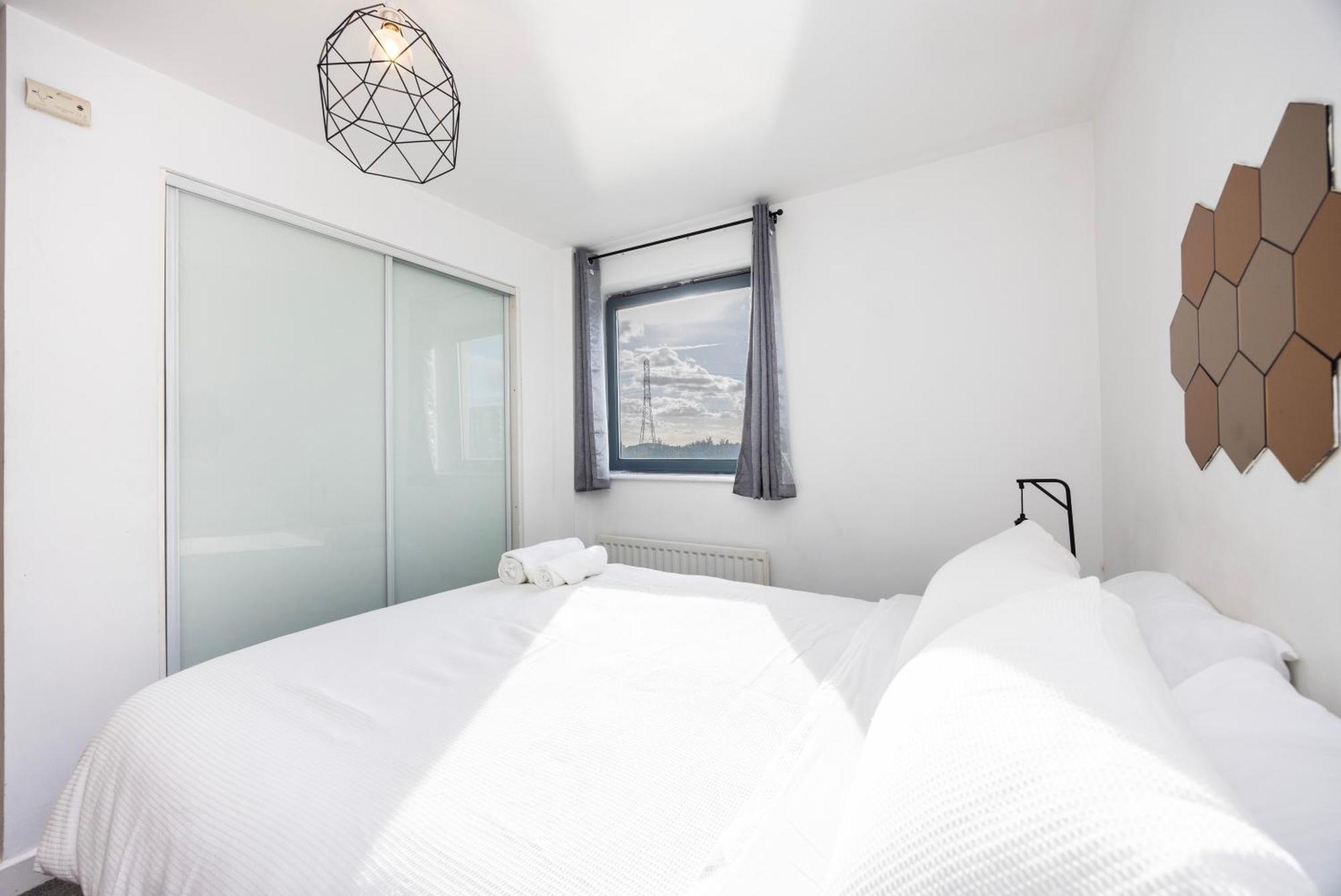 Stunning 2 Bed Flat With Views Barking (Greater London)