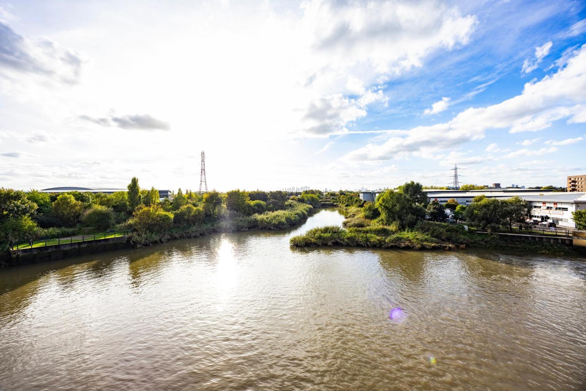 Stunning 2 Bed Flat With Views Barking (Greater London)
